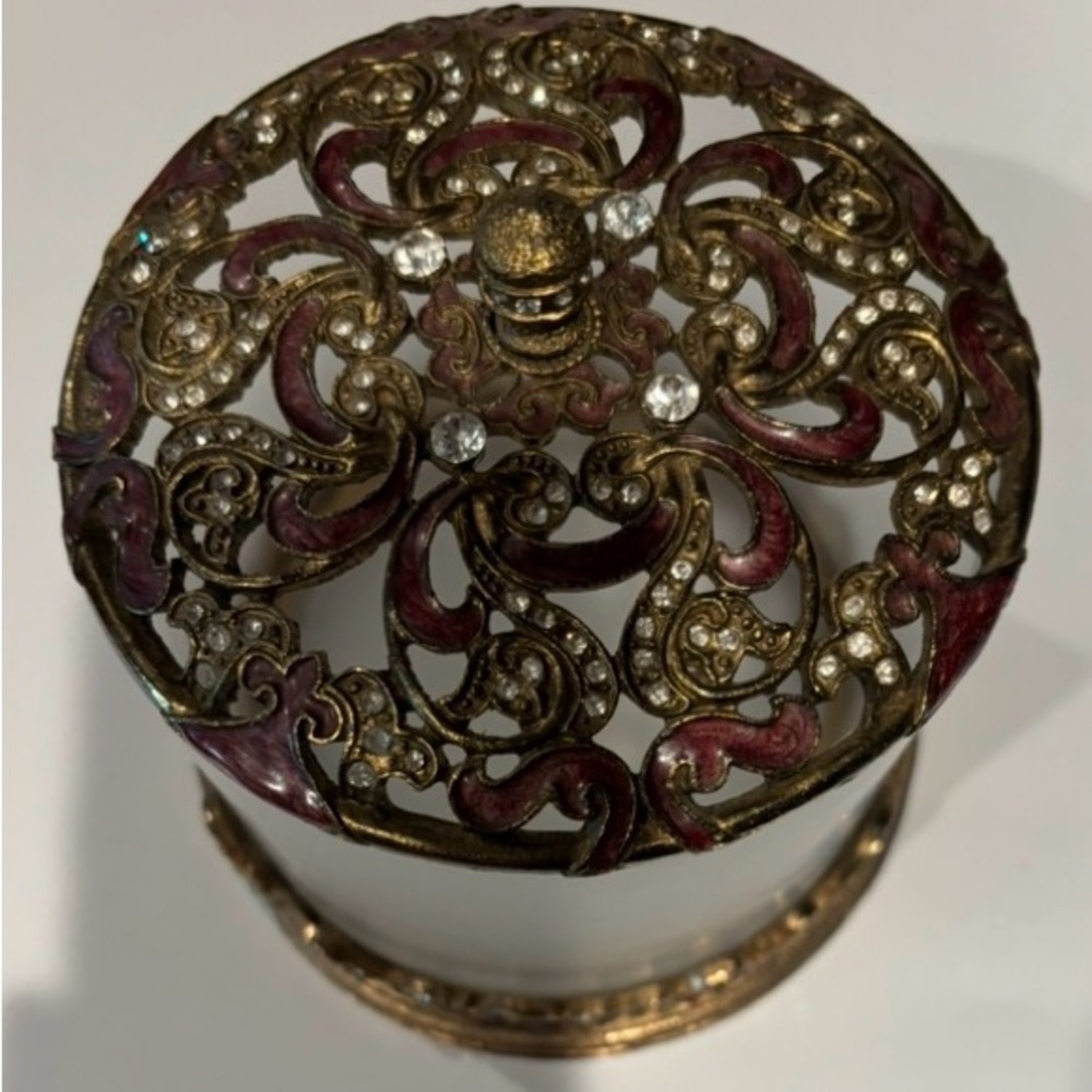 Beautiful Vintage Trinket/Jewerly Round Box